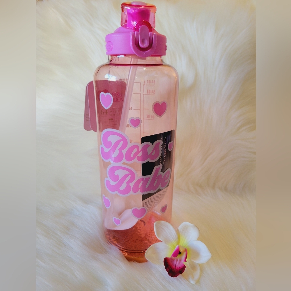 🩷🩷PARIS HILTON 64 oz WATER BOTTLE🩷🩷